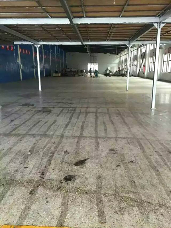 吳江標識公司平涂型環(huán)氧地坪進場施工